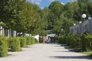 <p>Camping Beauregard **** SItes & Paysages à Mesnois, au coeur de la région des lacs - Jura</p>