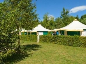 Toilé Camping Beauregard **** SItes & Paysages à Mesnois, au coeur de la région des lacs - Jura