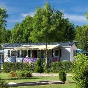 Location de cottages 4, 5 ou 6 personnes Camping Beauregard **** SItes & Paysages à Mesnois, au coeur de la région des lacs - Jura